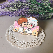 Load image into Gallery viewer, Chibi beach date enamel pin
